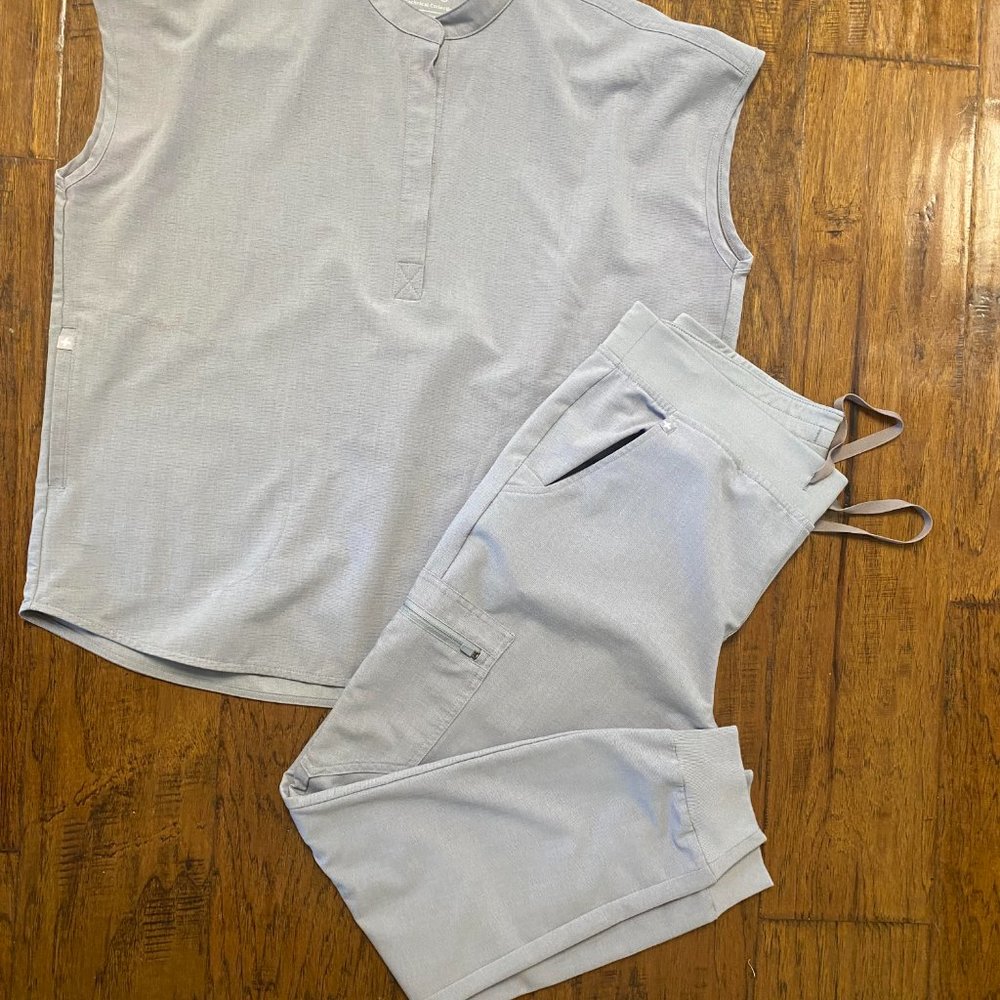 FIG scrubs - graphite top & joggers